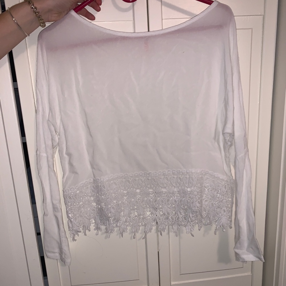 Flowey white long sleeve with lace detail